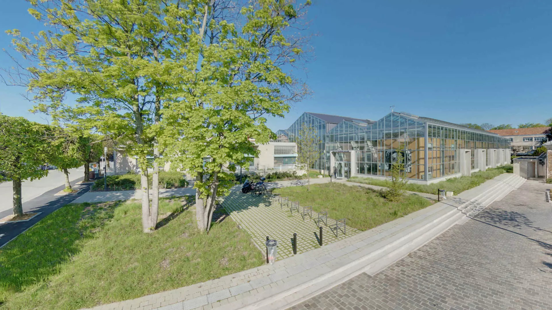 Étudiants en atelier à l'École Méliès
