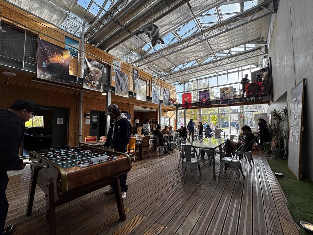 Bâtiment et espaces de l'École Méliès à Orly